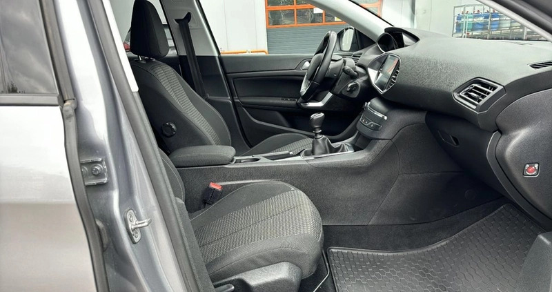 Peugeot 308 cena 50000 przebieg: 113968, rok produkcji 2019 z Wołomin małe 301